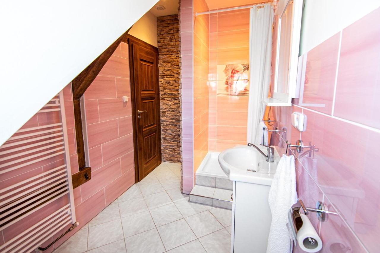 Penzion Zlate Slunce Chocenice Exterior foto